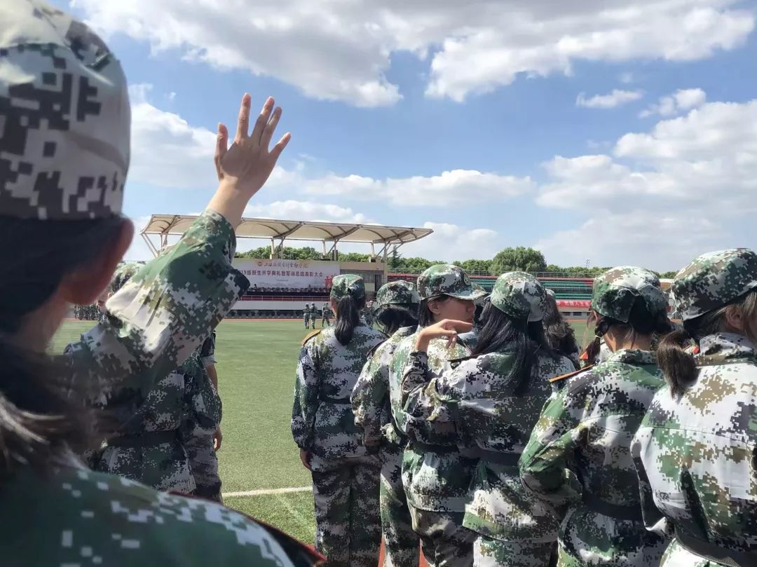 軍訓日誌軍訓一天都沒下雨結束軍訓後一天就下了