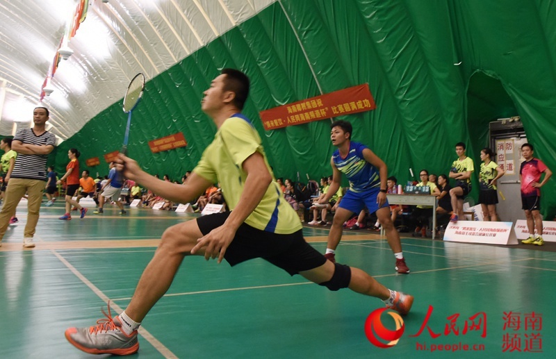 高清大力扣杀奋力角逐海南羽毛球公开赛精彩呈现