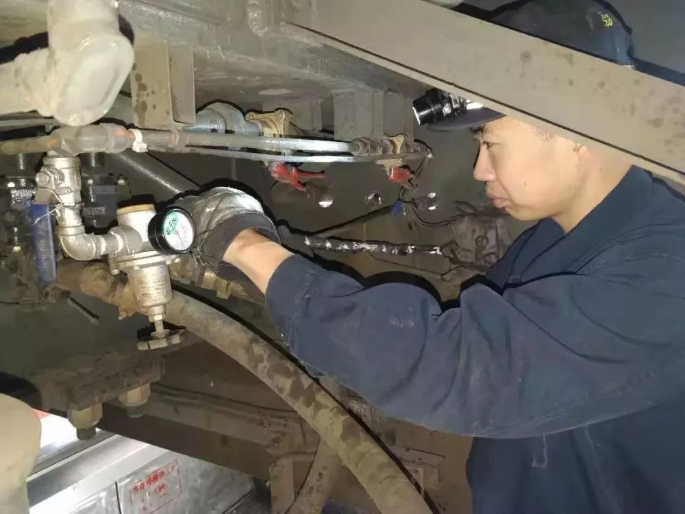 是我们一致的目标和不变的宗旨秋意渐浓天愈凉辛勤工作的铁路人要照顾