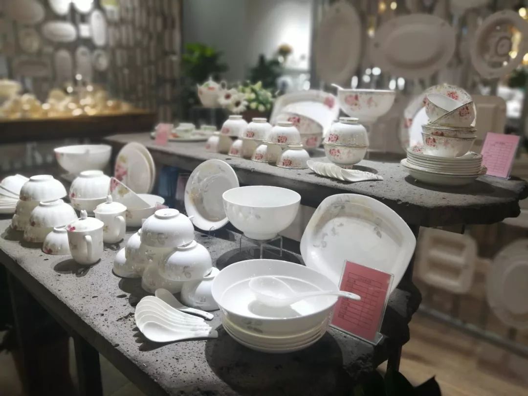 陶瓷厂商瓷器上如果没有中国风,等于一个人没有手.