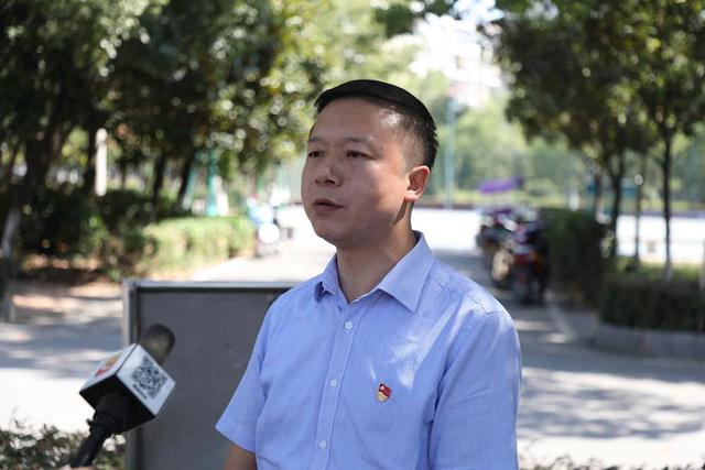 小河镇党委书记 肖行平:今天县四大家读书开班的报告,让我深受教育