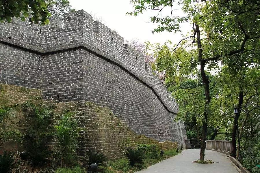 被誉为"广州明初三大古迹",是广州仅存的最完整一段古城墙