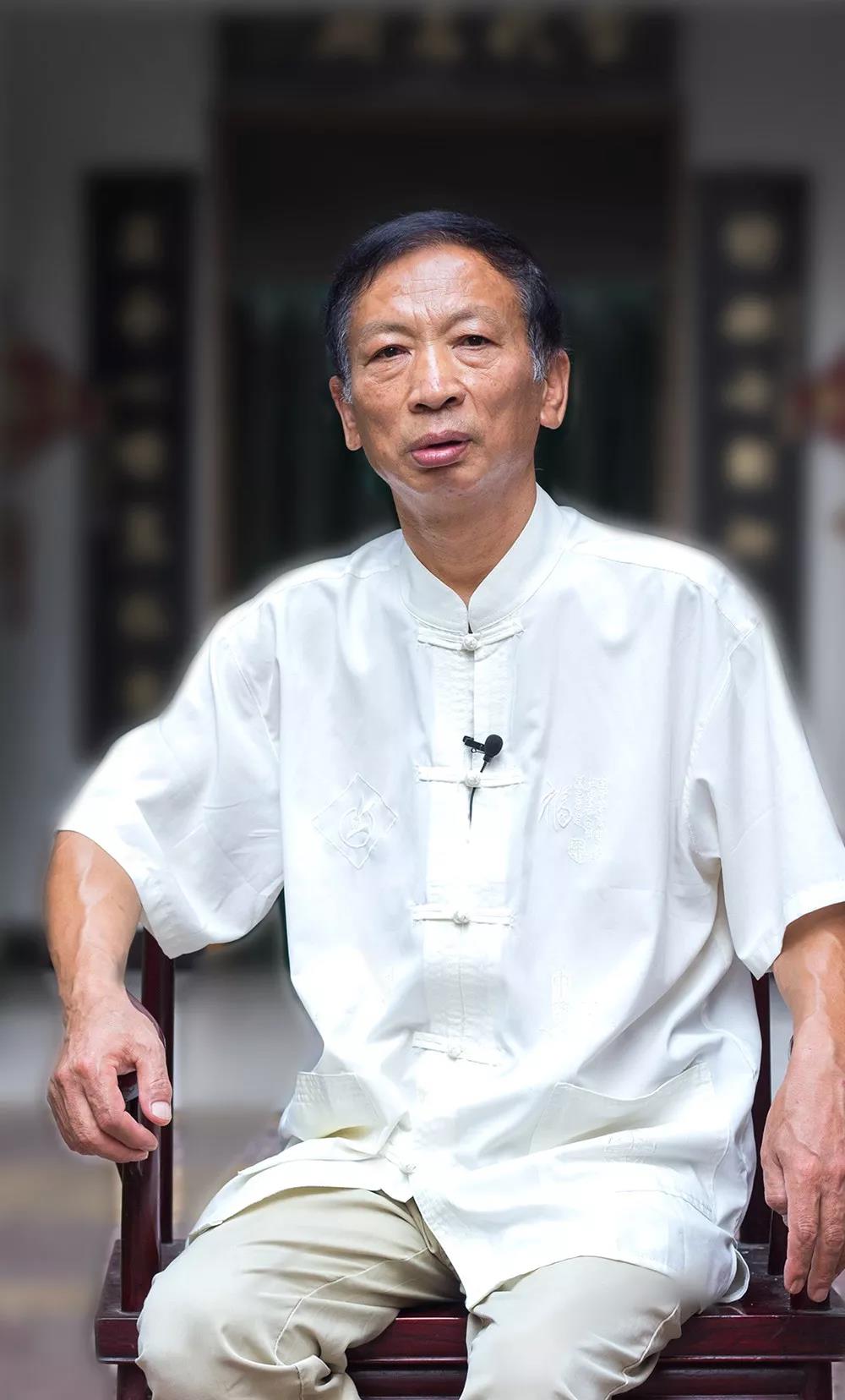 中国烹饪大师陈长安铁塔尖上放风筝