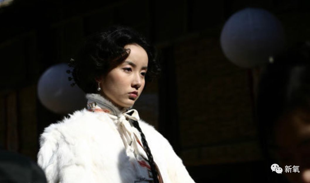 原创万年不红的神颜女星改当网红后爆火,一朝翻身嫁圈内隐形富豪