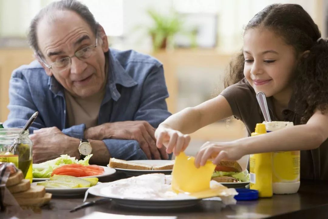 含钙量是牛奶的6倍,小宝宝可以吃奶酪吗?什么时候开始吃最好?