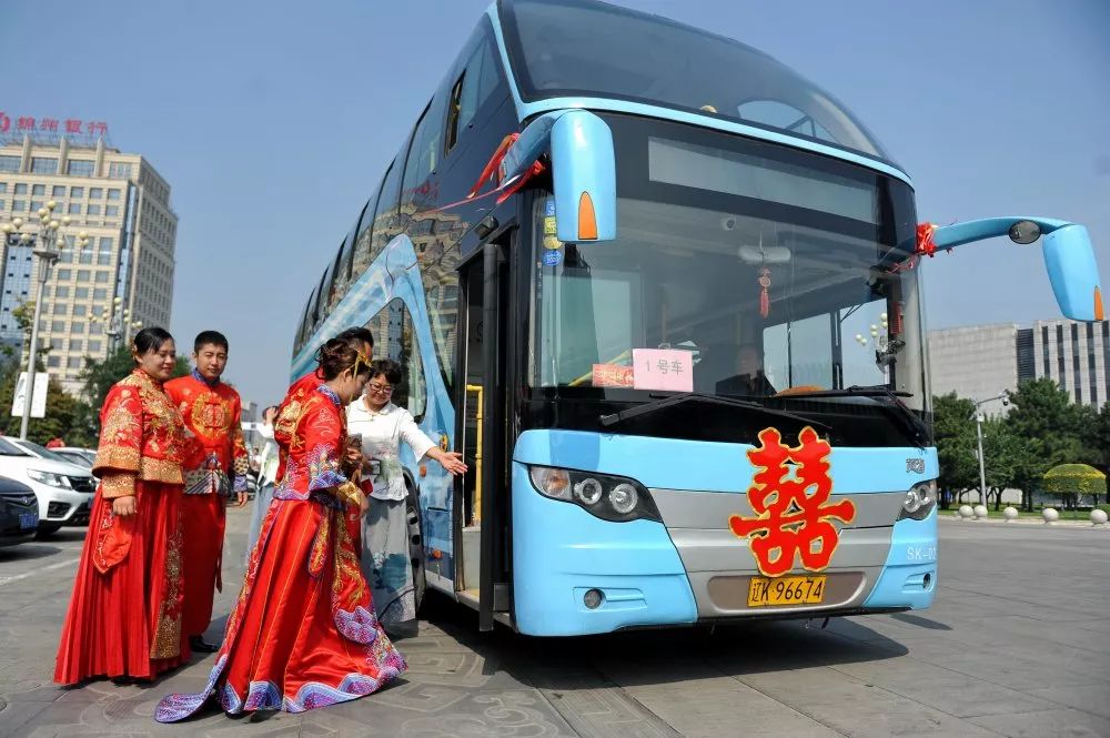 图集辽阳70对伉俪集体婚礼精彩瞬间