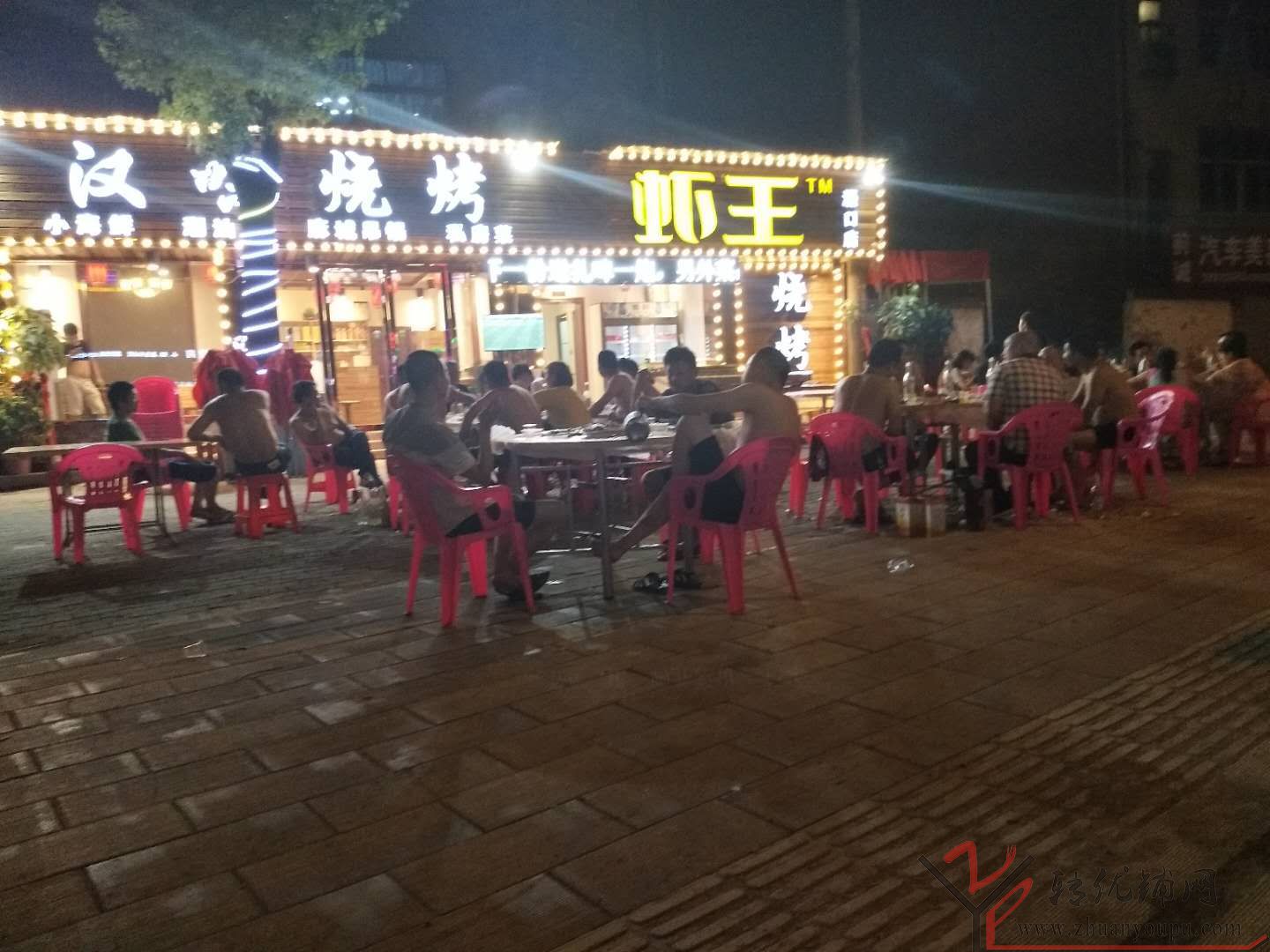 30人进烧烤店只点一根羊肉串12余人被判刑到底为什么想知道往下看