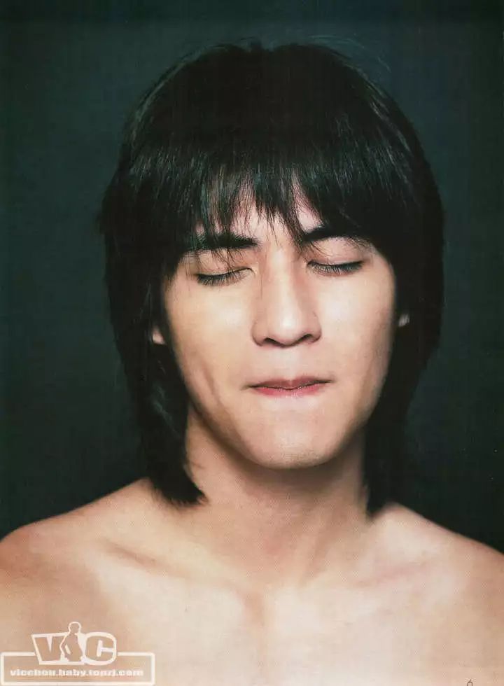 cr:网络周瑜民饰演的花泽类温柔,贴心绝对的男二属性(毕竟完美的男生