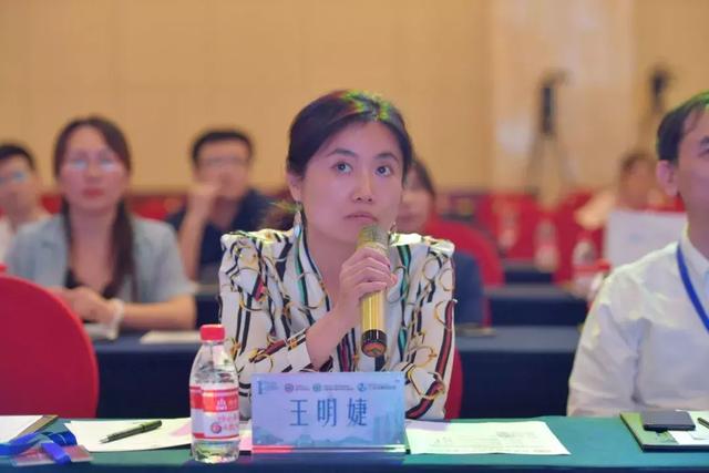 卓明英教授以"数字断层融合技术在人工耳蜗植入术后影像评估分析"为题