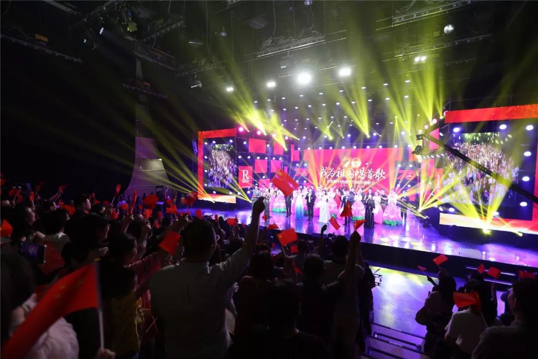 热血沸腾昨晚400多位台州人在这里齐声歌唱祖国