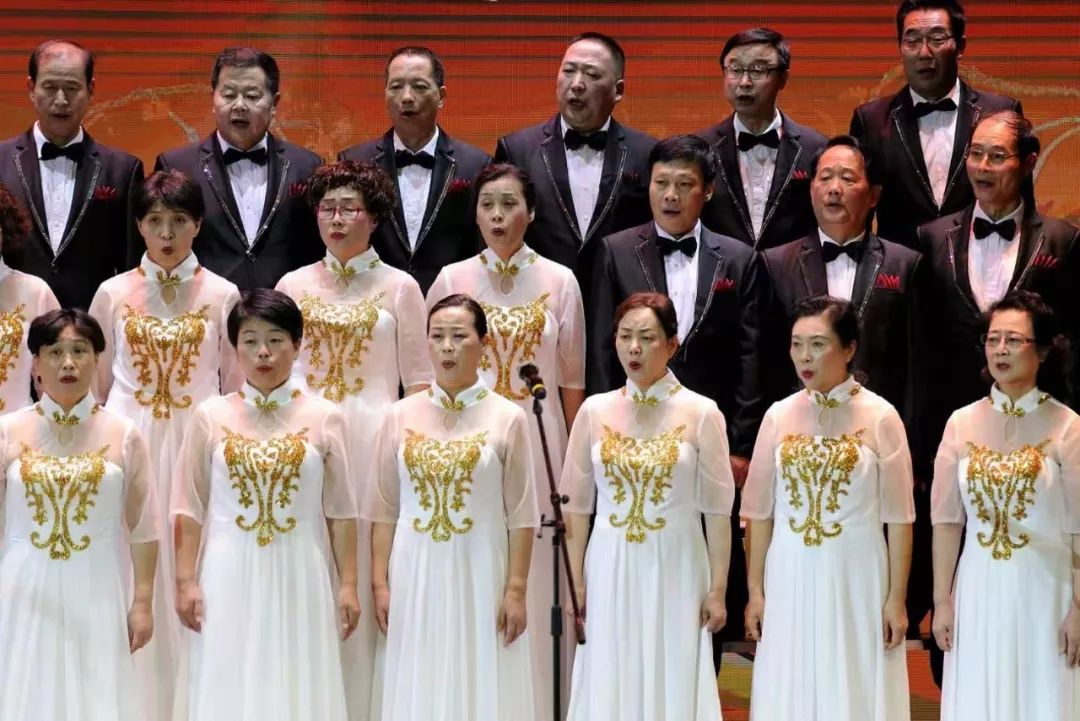 工作者协会金旋律艺术团1全场大合唱↓全场欢唱《我和我的祖国》