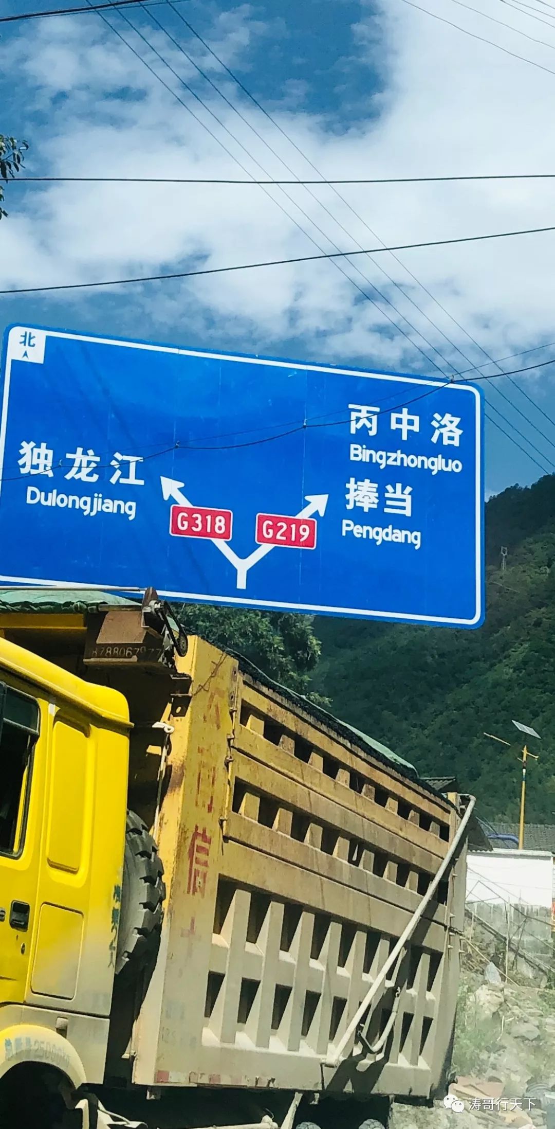 去西藏的路上,省道228上惊现警匪片,看得目瞪口呆,行车记录仪拍了下来