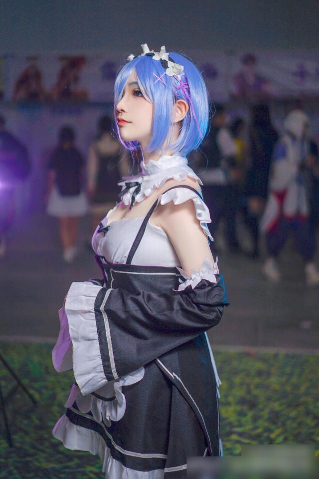 三位可爱的国人妹子cos的人气动漫角色雷姆高颜值高质量的作品