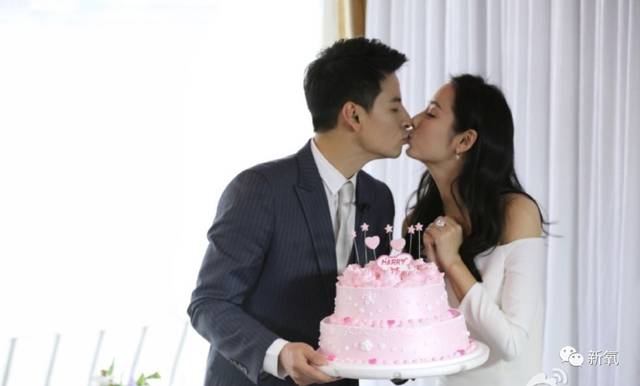 原创万年不红的神颜女星改当网红后爆火,一朝翻身嫁圈内隐形富豪