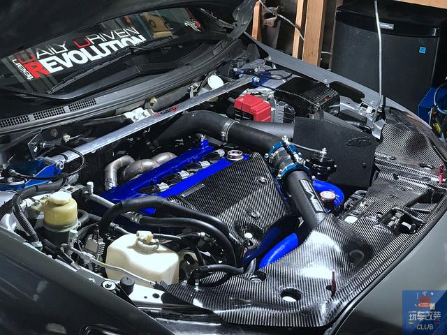 永远是改装的第一梯队拥有浓郁战斗气息的三菱evo