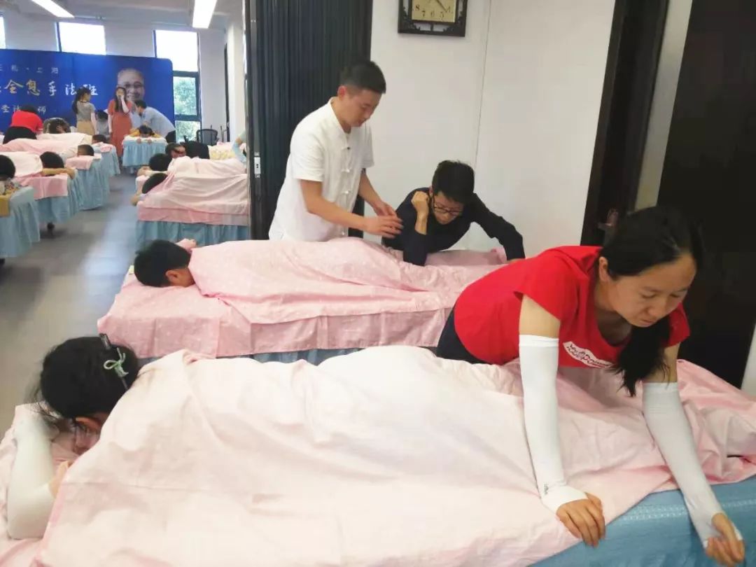 圣洁脊柱全息疗法再现三和书院课堂
