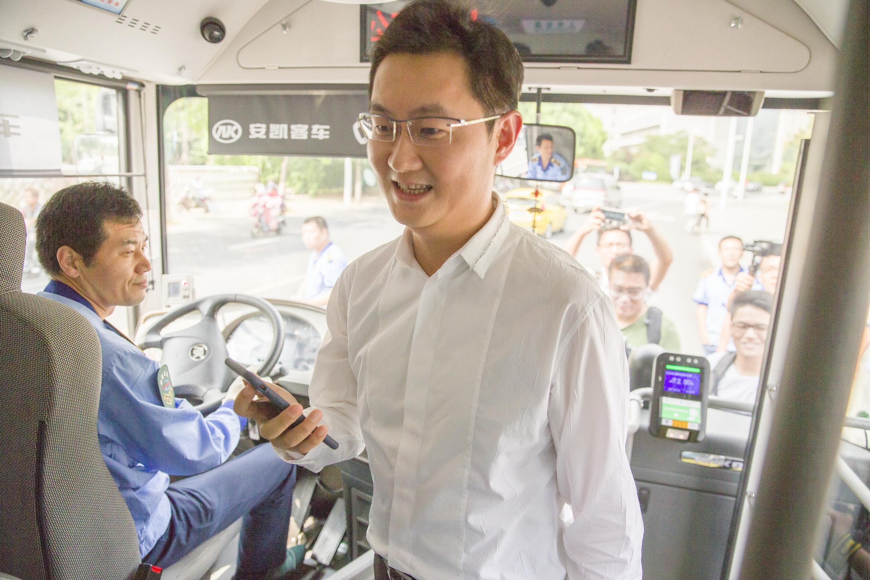 原创搞笑gif动图交了个女朋友貌似和我理想中的差别好大啊