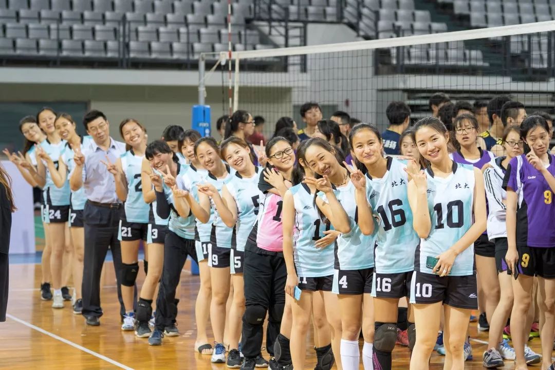 自2009年黄建滨老师带队以来,北大女排拿下了11个北京市比赛的冠军!