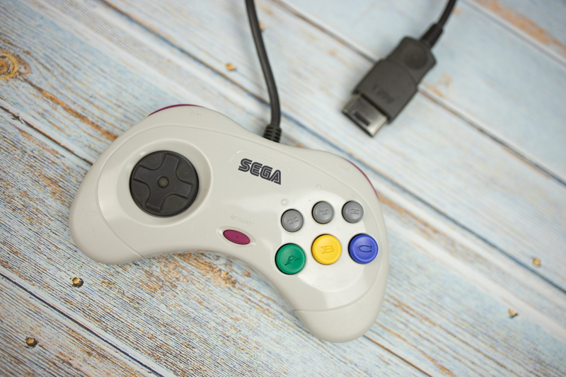 召唤世嘉ss手柄复活术简评八位堂segasaturn手柄蓝牙套件