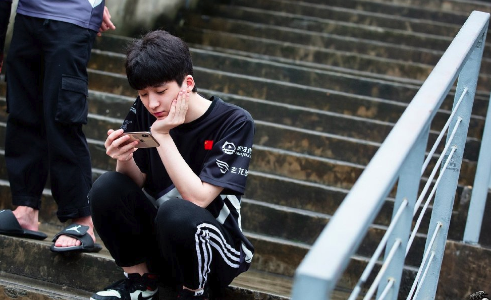 4am又换阵容小鹿上场三局两吃鸡醒目又被演了