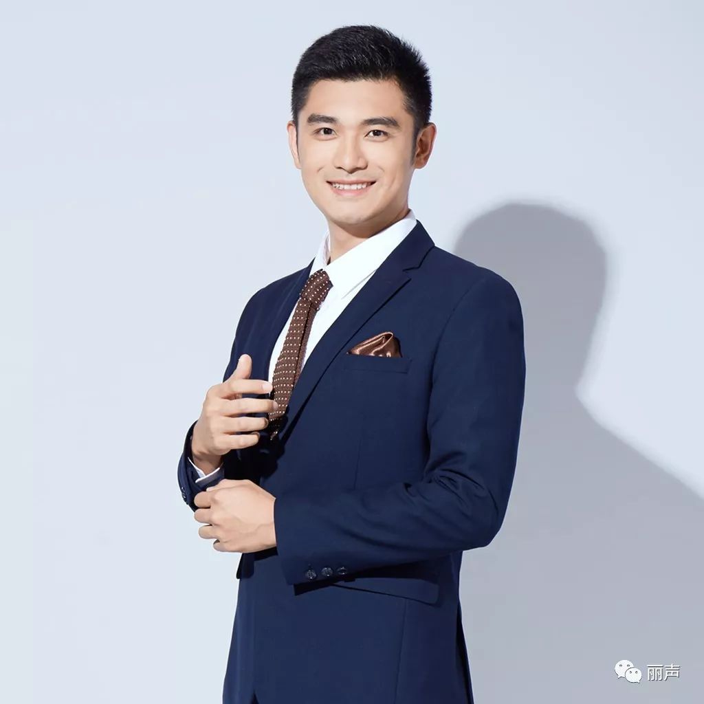 "李易毕业于中国传媒大学播音本科班丽声校长陈 苖▼安排学生统一住宿