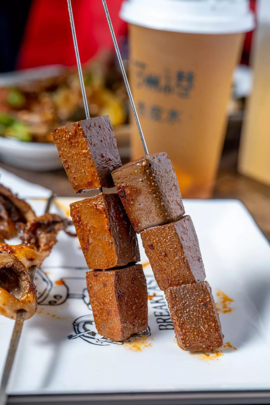 烤鸭血烤完肉质鲜嫩,口感好到没边儿选的鸡心个头感人这里的口味不说