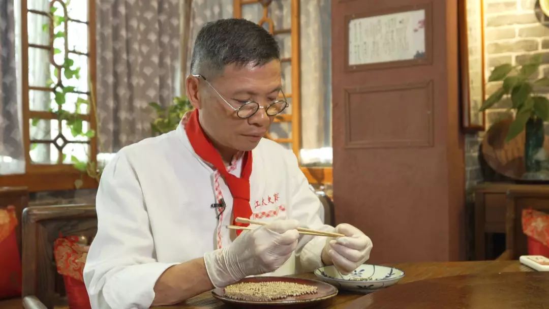 秋风起三蛇肥来一碗蛇羹祛湿又降燥百年太史家宴让人赞不绝口