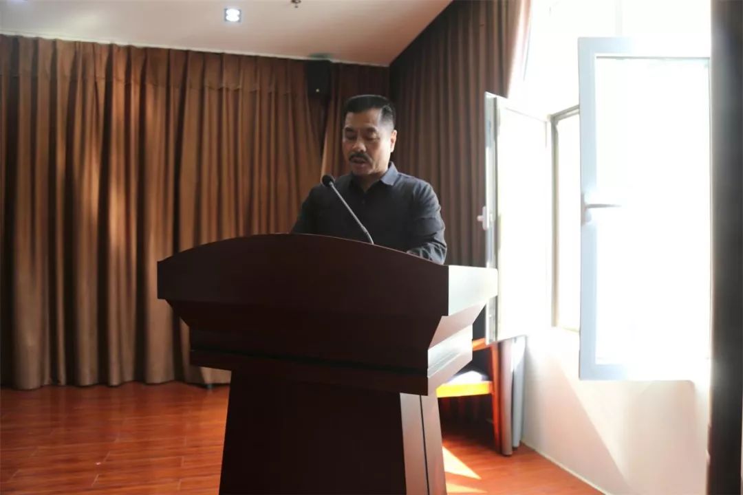 街道人大工委主任李新兵同志宣读了《北镇街道创建全国