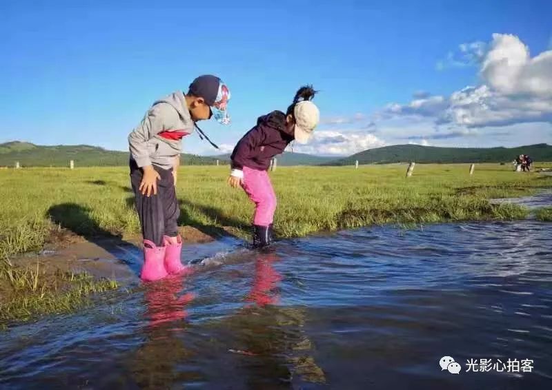《玩水的姐弟俩》作者:静静独品器材:华为p20地点:蒙古草原来源:光影