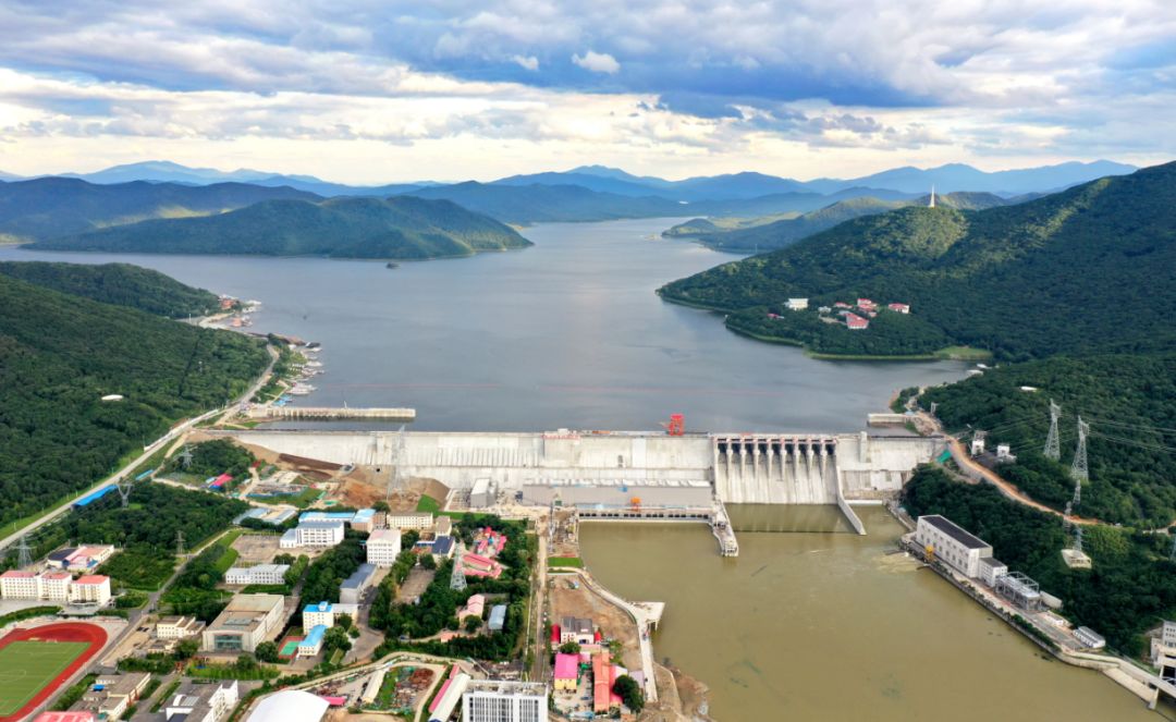 丰满水电站全面治理(重建)工程首台机组投产发电