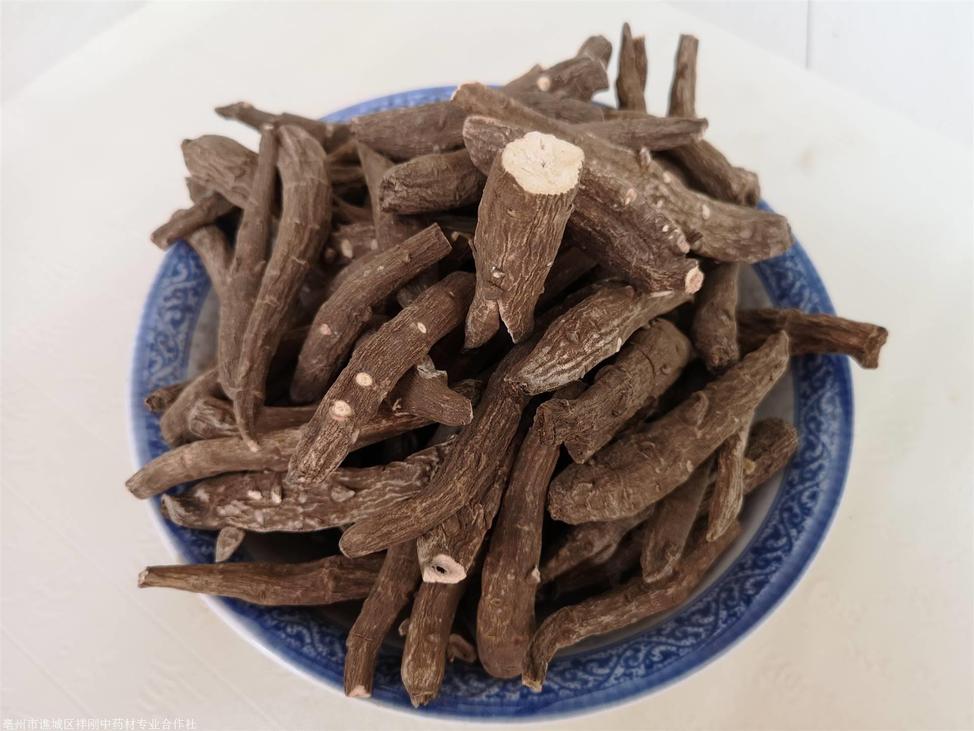 2018年5月,在重庆的璧山区,一场喜庆的生日宴上,15人喝药酒中毒,其中5