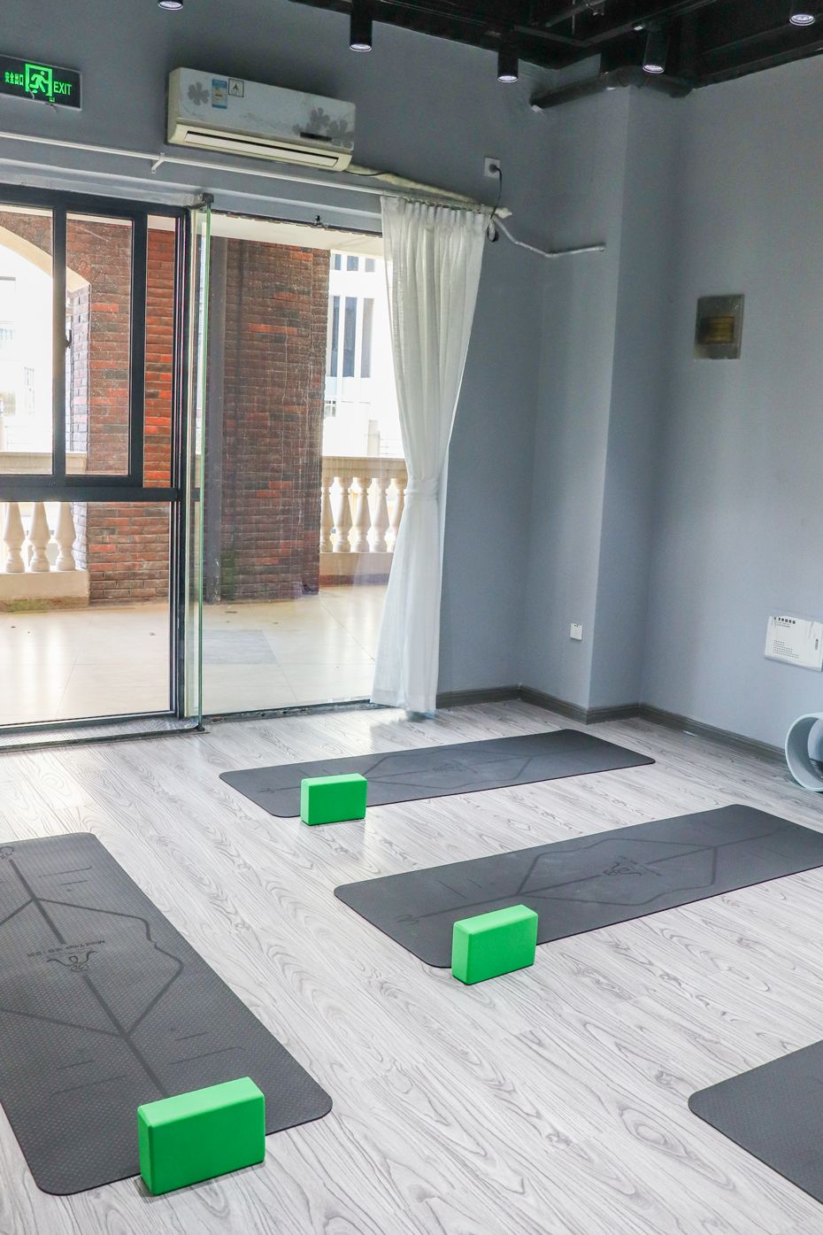 台湾美女开的「ins风瑜伽馆」,很多人冲着老板去