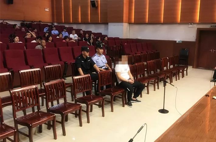 当涂法院公开审理套路贷涉黑案涉案15人庭审15小时