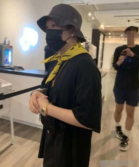 9月22日,有网友分享出了pgone的最新消息,现身多伦