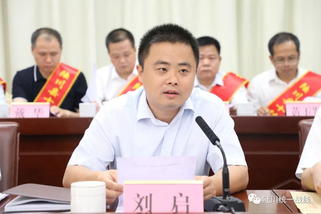 县委副书记,县长刘启作推进民营经济工作发展报告县长刘启作陆川县