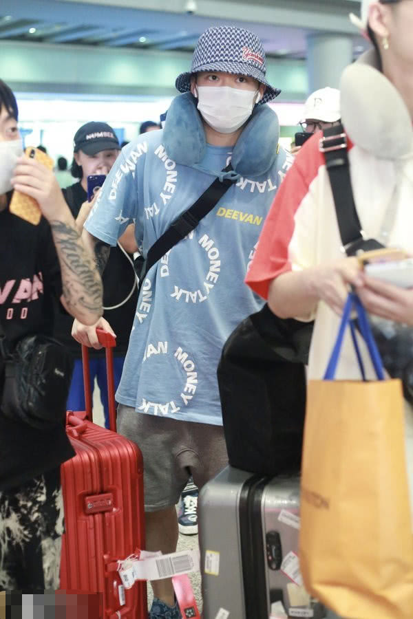 是的,大家没有看错,在娱乐圈消失了1年多的pgone