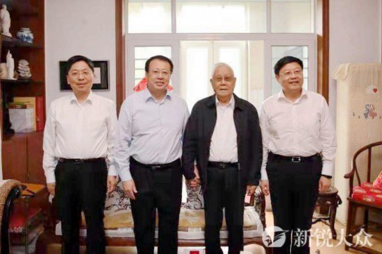 省委副书记杨东奇走访慰问了住济正省级老同志苏毅然,梁步庭,赵志浩