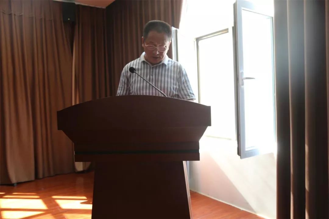 街道人大工委主任李新兵同志宣读了《北镇街道创建全国