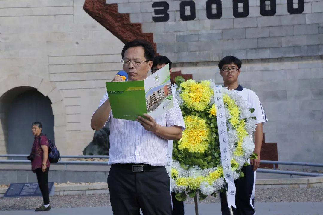 学生代表季节,教师代表陆元丰,学生处主任叶宏伟相继发言,提醒同学们