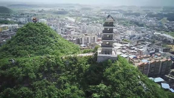 無人機360環繞賀州山頂仿古塔欣賞賀州全景的好地方就在這了