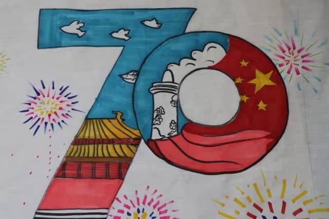 画笔赞祖国 共绘中国梦—桐柏路小学师生手绘百米长卷献礼新中国成立
