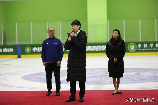 中杉国际学校校长王翠娟,花样滑冰世界冠军庞清,佟健出席开业庆典