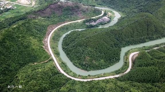 廣西大山風景此地就像一條栩栩如生巨龍玉帶水環腰而過妙