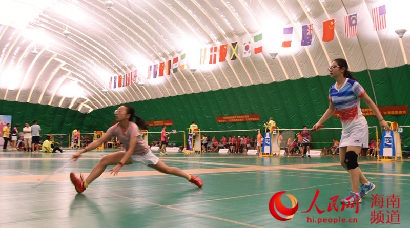 高清大力扣杀奋力角逐海南羽毛球公开赛精彩呈现