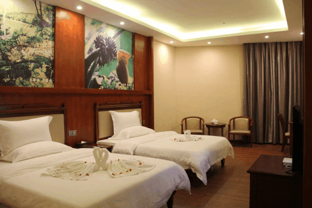 丰顺大酒店上演民俗奇幻艺术节送温泉区情侣木屋一夜