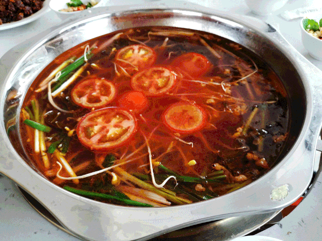 文山舌尖上的美食大法古酸汤牛肉火锅