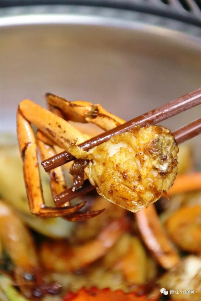 曝光晋江一偏僻巷子里夜宵店凌晨聚集夜场女子原因竟然是