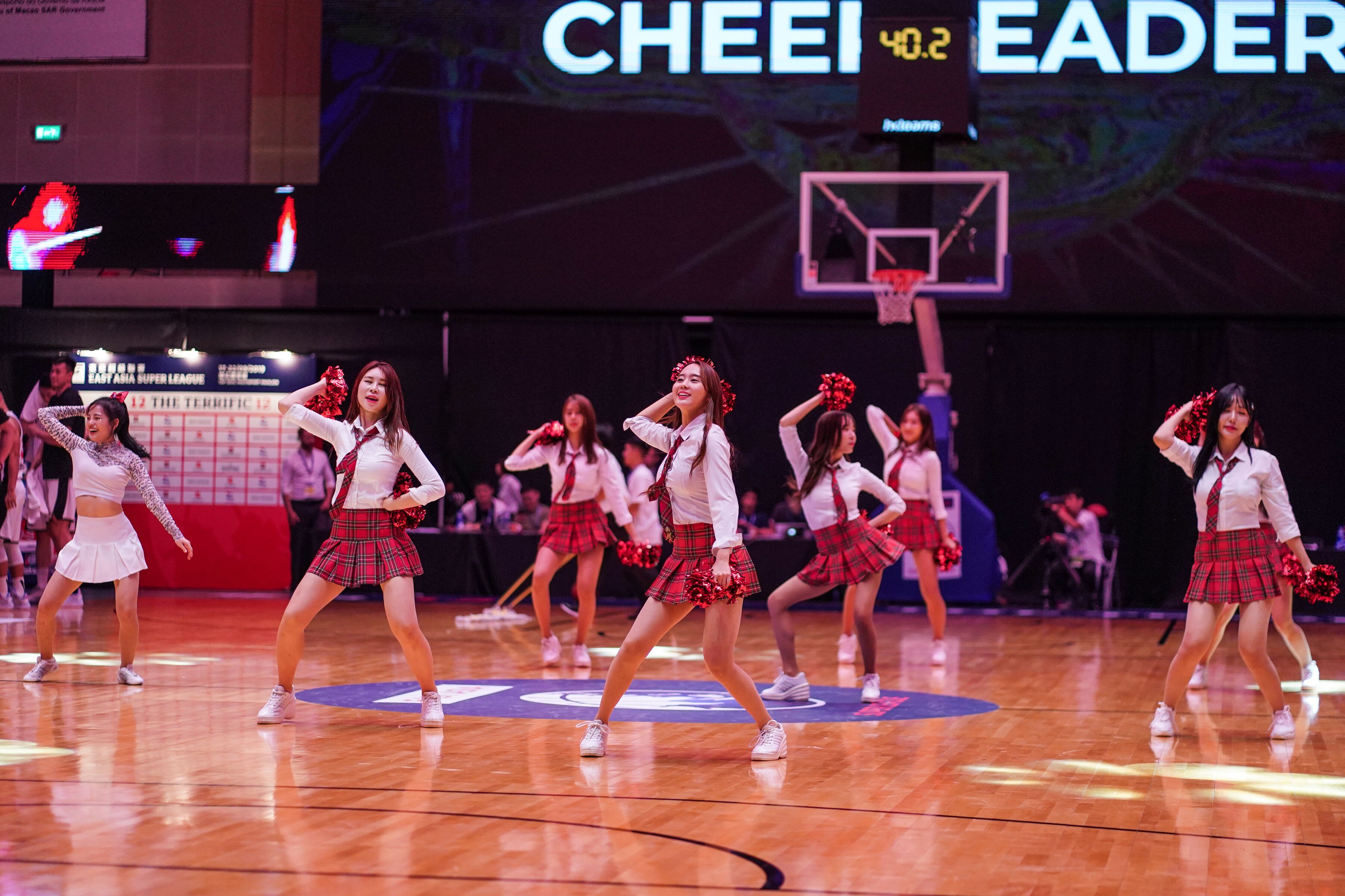 组图:篮球宝贝热舞助威非凡12 大秀身材性感妩媚