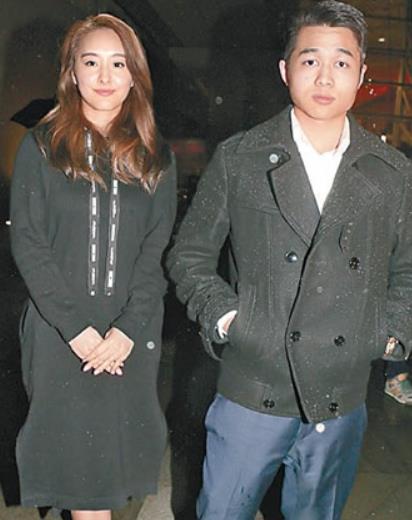 新晋小花为事业拼搏,隐瞒恋情,却和男友秘密同居_陈滢