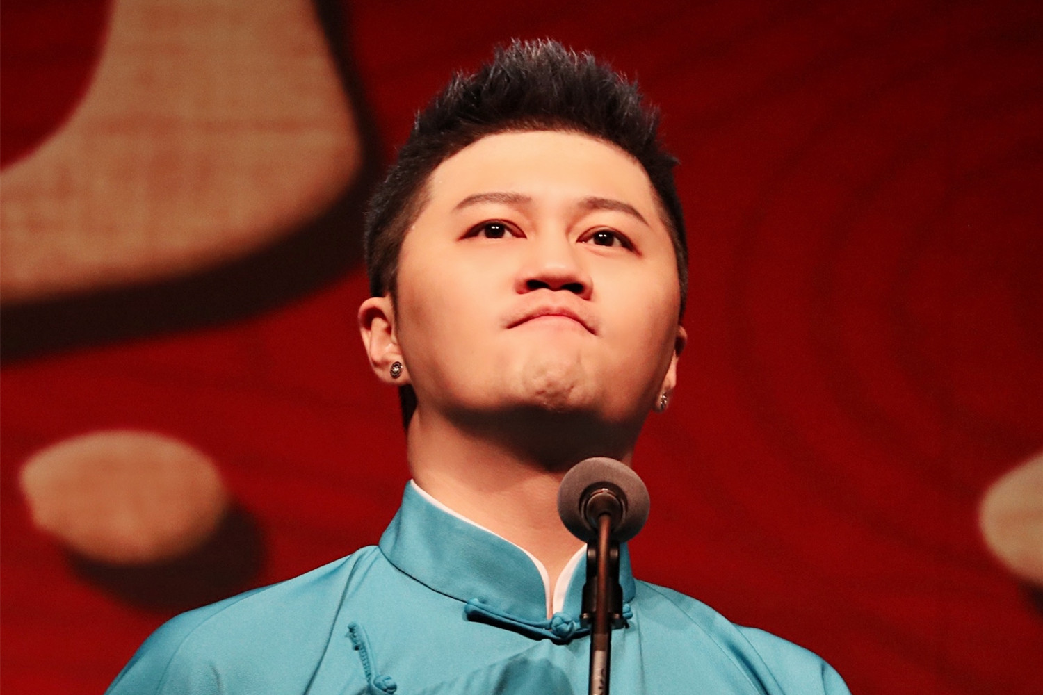 郭德纲徒弟深夜发文,感慨从艺之难,躺在功劳簿前行要感恩_刘九思